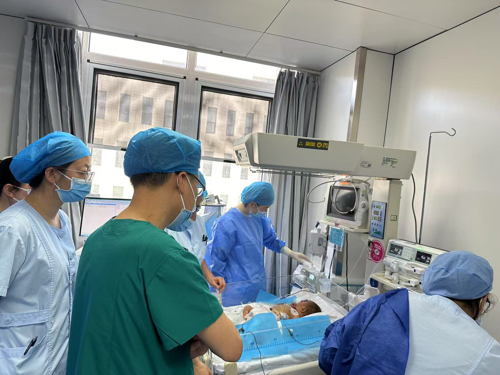 专家帮扶记|多方合力为RH阴性溶血患儿打通"生命通道"