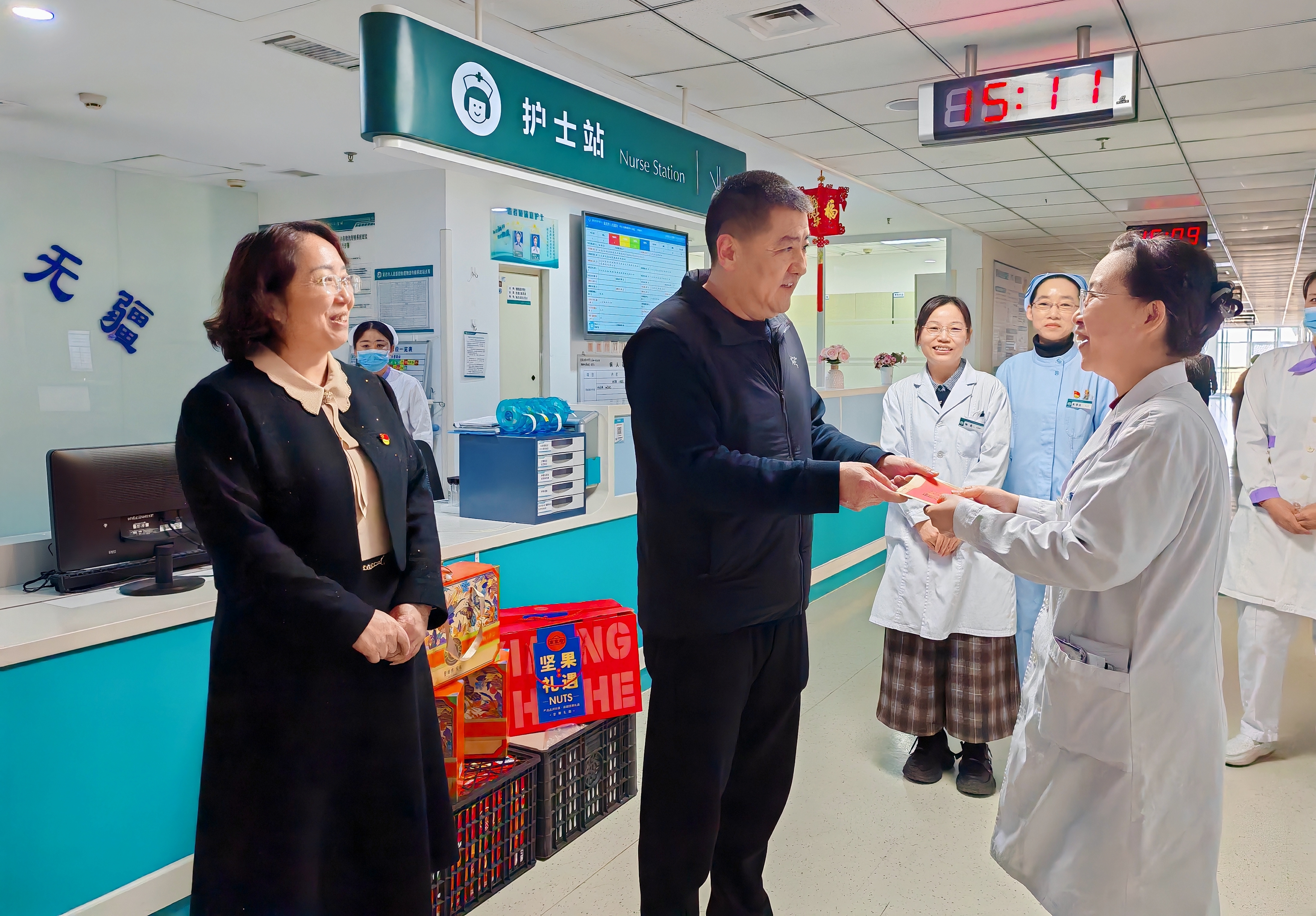 骏马迎春，暖意先行|院领导班子送上新春“敬业福”