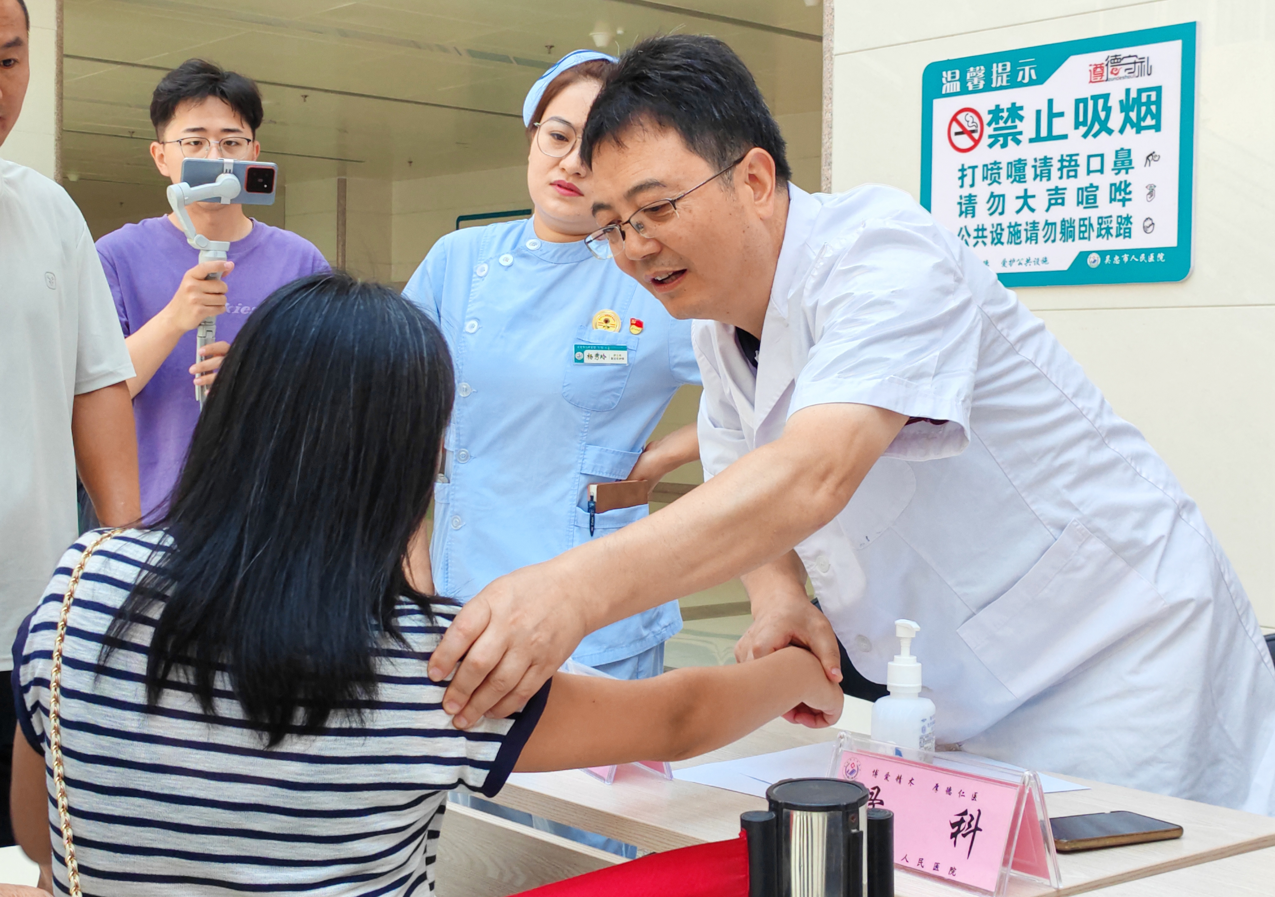 西安交大二附院“百卅西迁路，医疗强基行”专家巡诊活动在我院顺